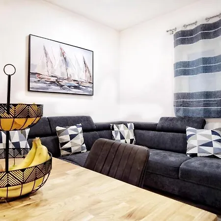 With Parking Space - 22796 Apartmán